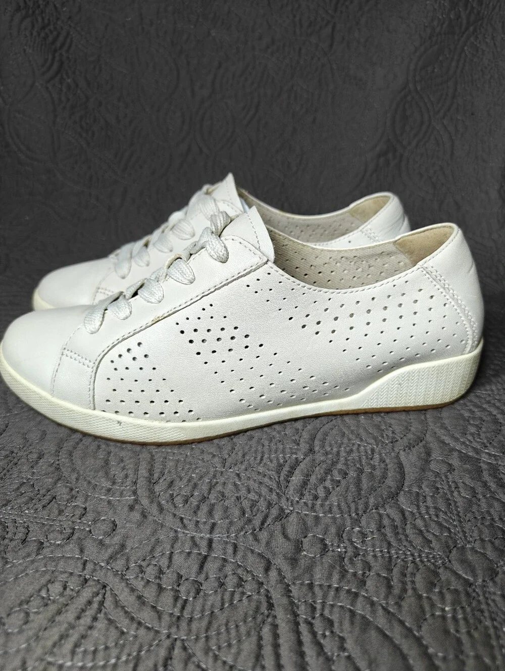 Dansko Orli Women's Ivory Perforated Lace Up Oxford Leather Sneakers Size 7.5-8